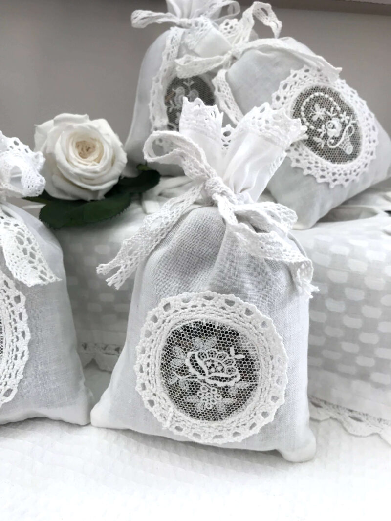 Pochon broderie au choix coton blanc garni de lavande brodé – Image 5