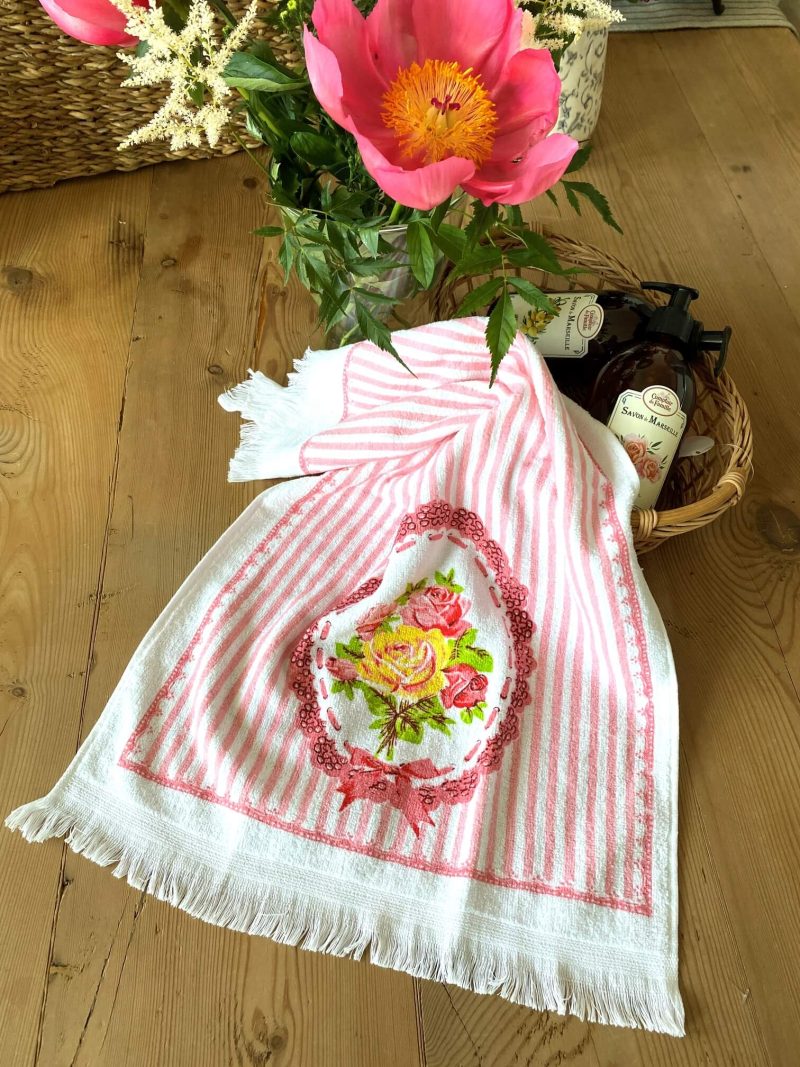 Essuie-mains éponge Clayre & Eef motif médaillon de roses - Déco d'Élise