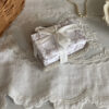 Savon parfumé + gant coton Blanc Mariclo – Image 2