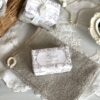 Savon parfumé + gant coton Blanc Mariclo – Image 3