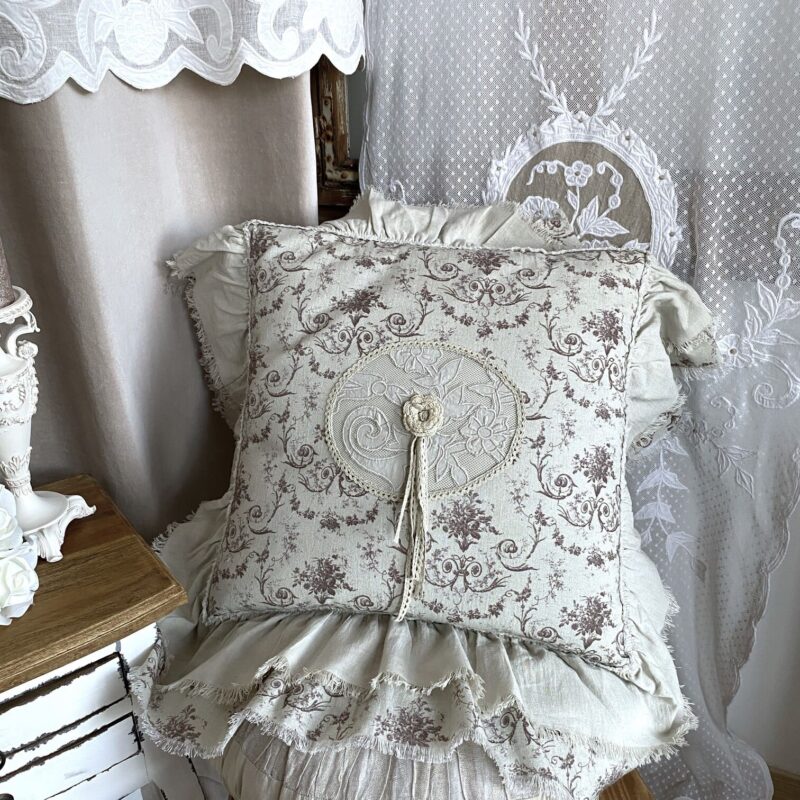 Coussin Shabby à volant chic Blanc Mariclo